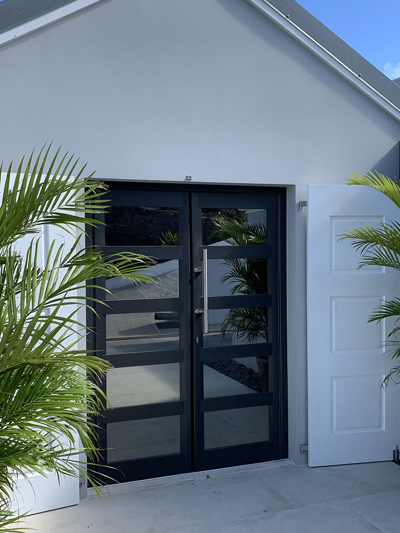 porte d'entrée aluminium et verre par Aluver à Saint-Barthélémy